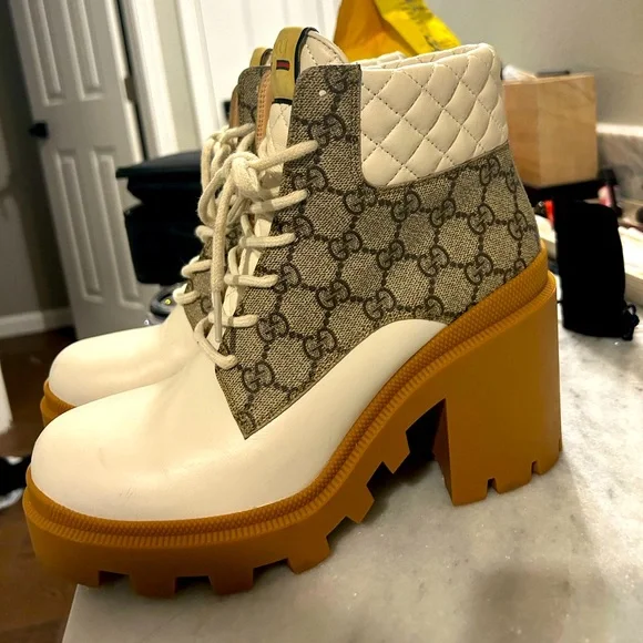 Gucci Boots. Size 10.5 Gucci Mens Leather Horse Bit Logo Lug Sole Boot size UK 10  main image 3